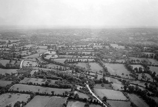 诺曼底登陆前，从东线回来的将领都反对隆美尔前沿部署兵力，而是要求将装甲部队集中放