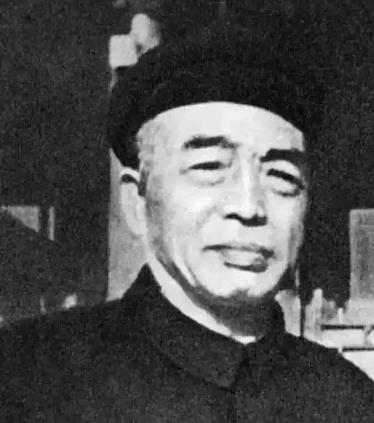 1958年的一次军委会议上，彭德怀在大会上指着刘伯承怒骂：“不要忘了，红军时期，