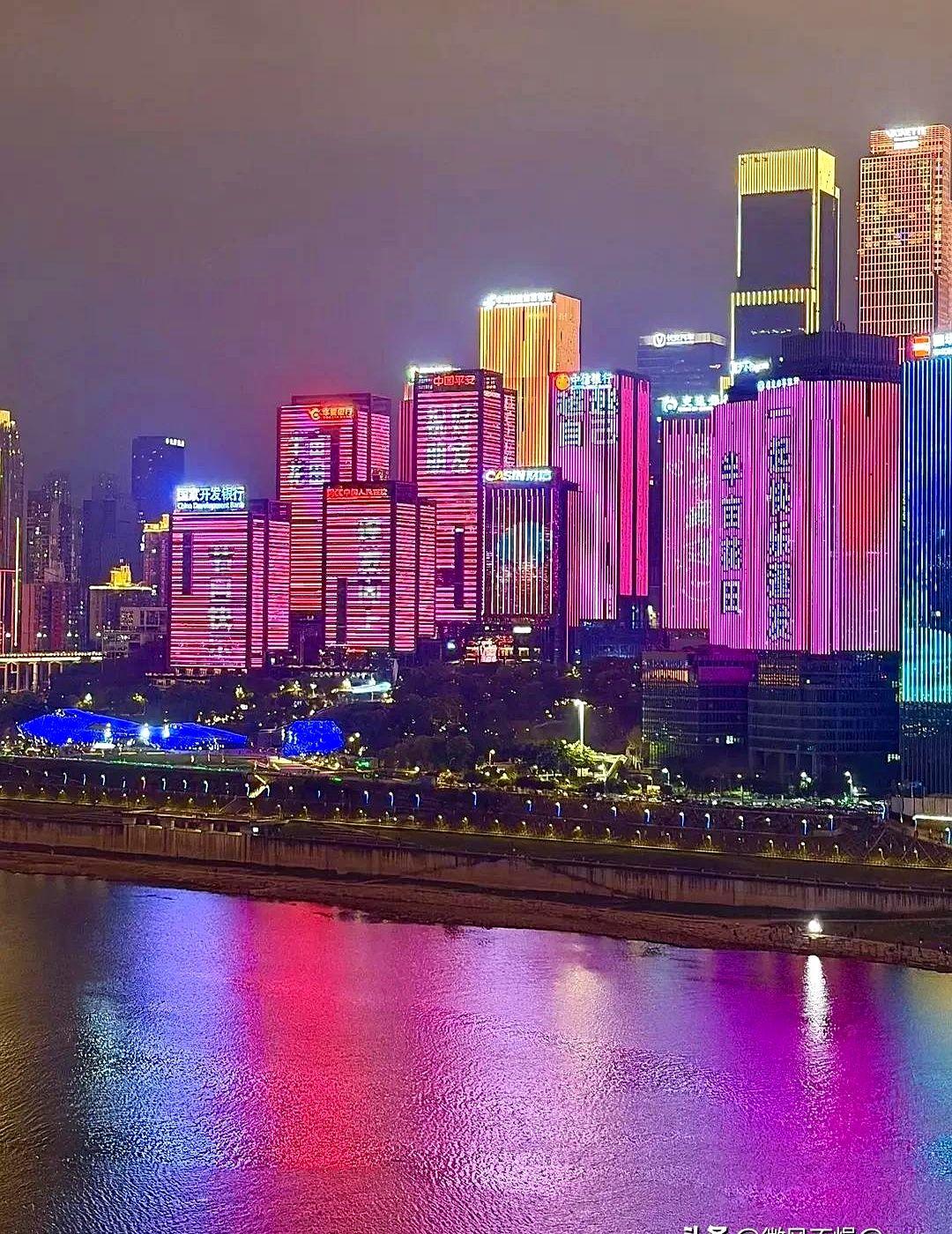 去年还在阴阳怪气，今年重庆就直接把孙颖莎宠上了天。WTT冠军赛开打，重庆大剧