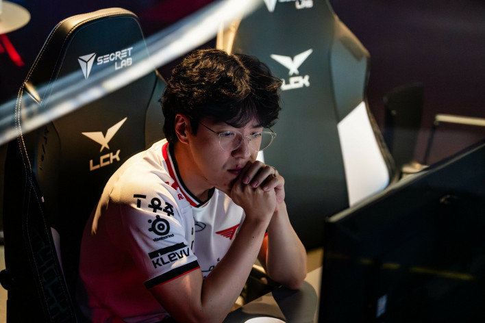 LCK的拳头游戏宣布，将在1月开赛的LCK杯中，首次引入教练组在比赛过程实时与选