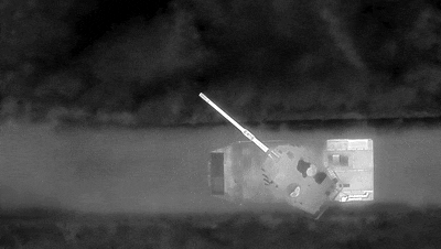 老8轮74集某部组织跨昼夜实弹射击考核，锤炼精准打击能力。每次看到他，就想到《国