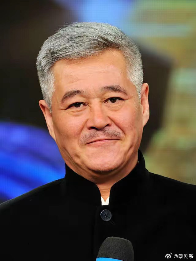 十个亿也请不动赵本山了。他女儿球球在直播间亲口说的，甭管你开价一千万还是一个亿