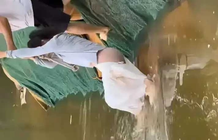他衣服裤子无所谓，关键是颜面扫地，你叫她今后怎么嫁人呢？