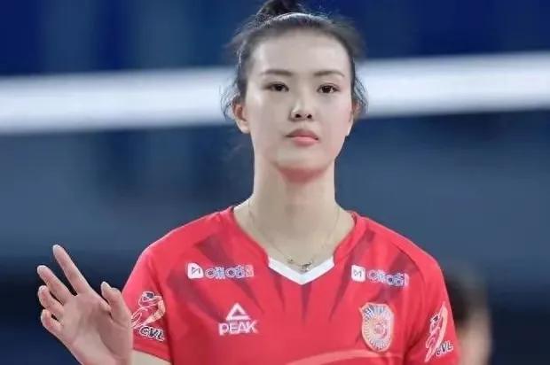 江苏女排3-0胜上海，六大国手表现：1：张常宁19分，2：吴梦洁18分，3