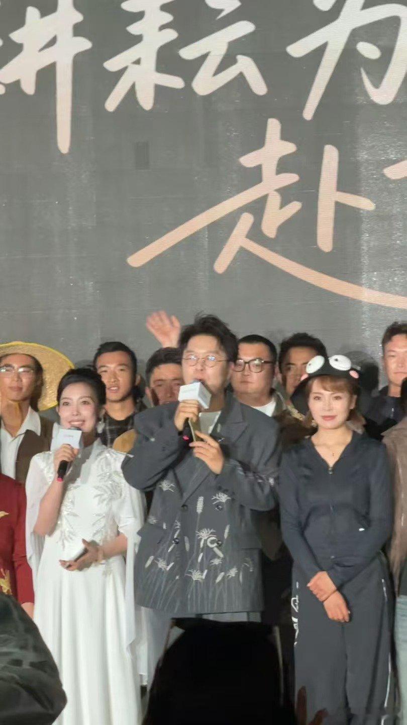 杜海涛帮00后村支书解决村民就业问题杜海涛招聘届的海底捞被杜海涛的善良圈粉，不光