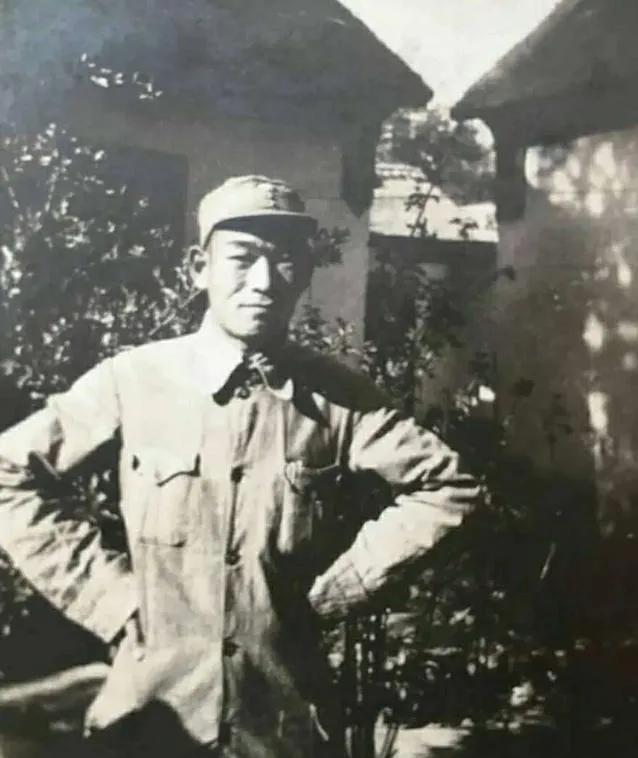 抗战时期，“菩萨司令”廖容标前往吴鼎章的土匪窝商量抗日，走到吴的住处门口时，突然