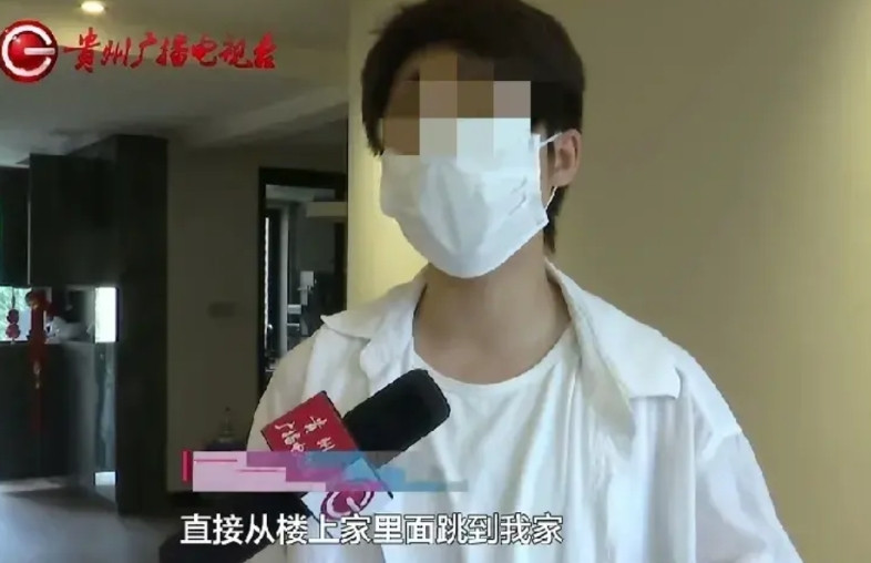 贵州贵阳，女子家的新房还没入住，楼上邻居改造自家阳台，偷摸进入她家，在阳台扎上钢