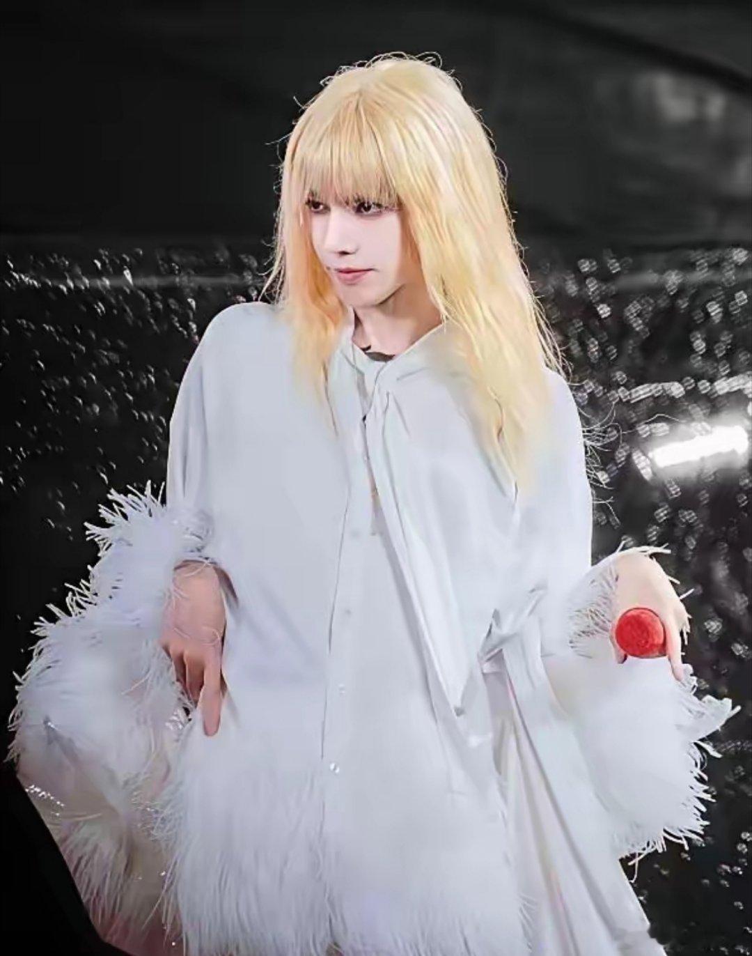 我老公看了华晨宇现在这个状态沉默了一会叹了口气问道我有一个很大的疑问想问一下他的