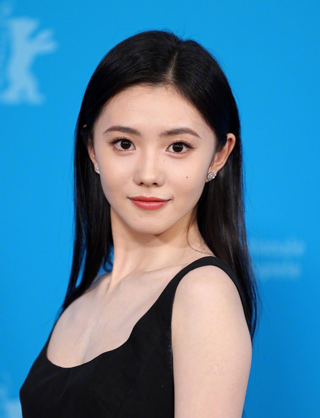 刘浩存的经纪人不给她吻戏的理由是她还没谈过恋爱。25岁了，这个人设也太古典了，何