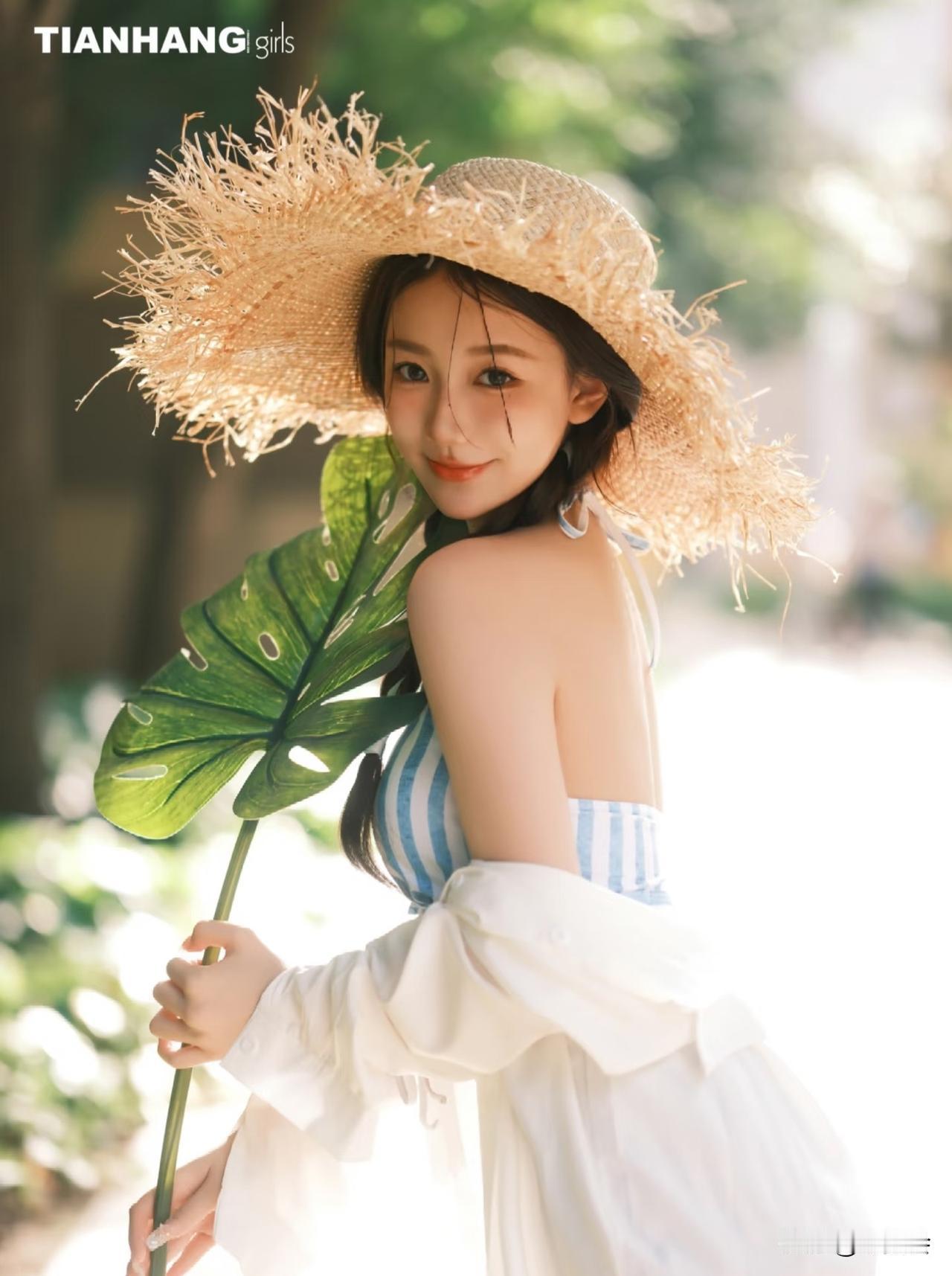 阳光下的萌新少女