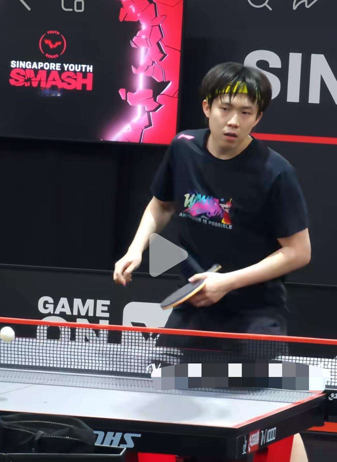 肖战指导给王楚钦训练接发球——王楚钦赞扬发的好！肖战指导换了个职位，反而可以