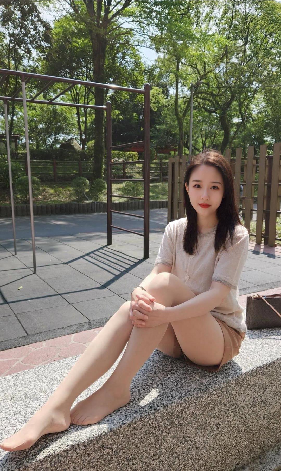 人前有多光鲜，人后就有多疲惫。能否发表一句人生感悟吗？女生的无奈瞬间