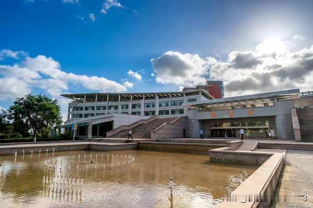 再见，青岛理工大学费县校区！坐落于费县的青岛理工大学校区，搬迁至枣园已是确定之