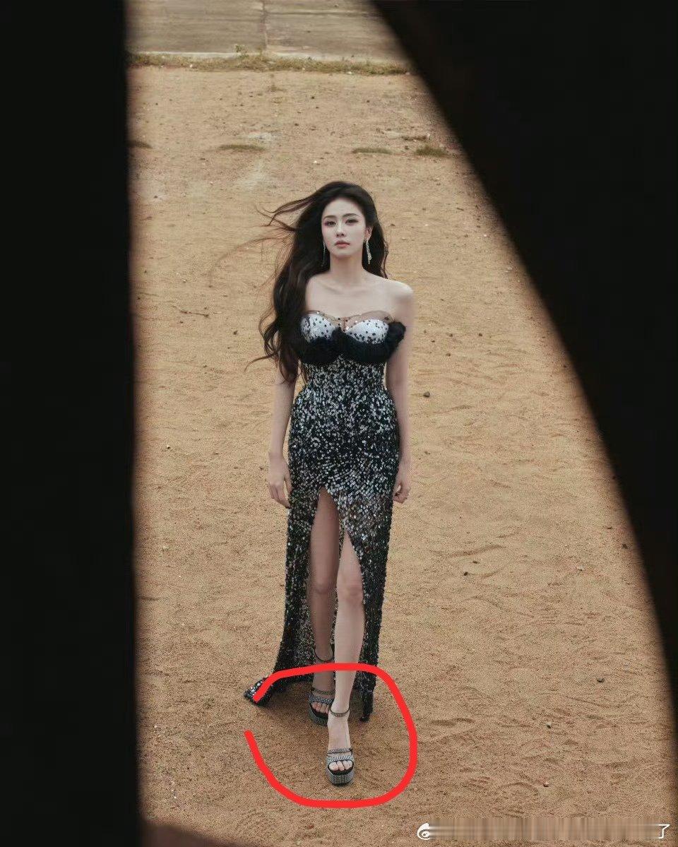 看脚就知道腿拉得不知天地为何物了