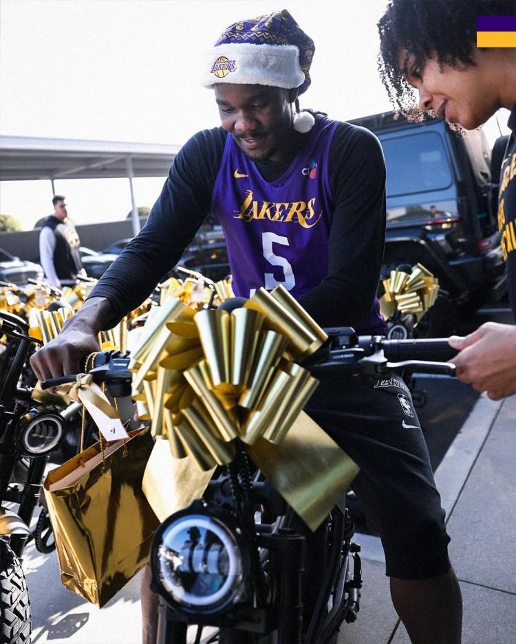 东契奇大手笔，送湖人全队40万美元礼物！给湖人全队，包括球员、教练组、工作人