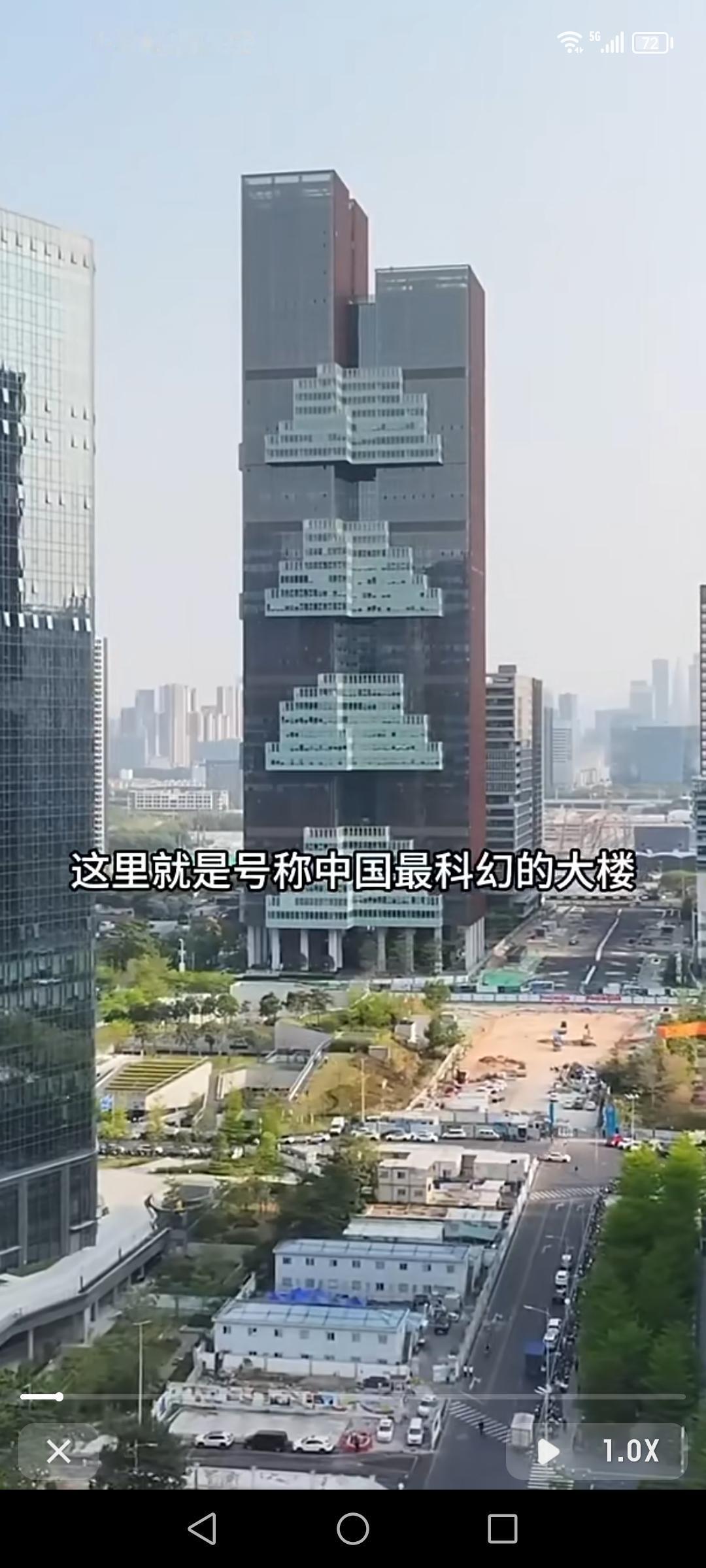 深圳万科云城这设计真绝了！白天瞅着平平无奇，就是普通建筑模样。可到了晚上，好家伙