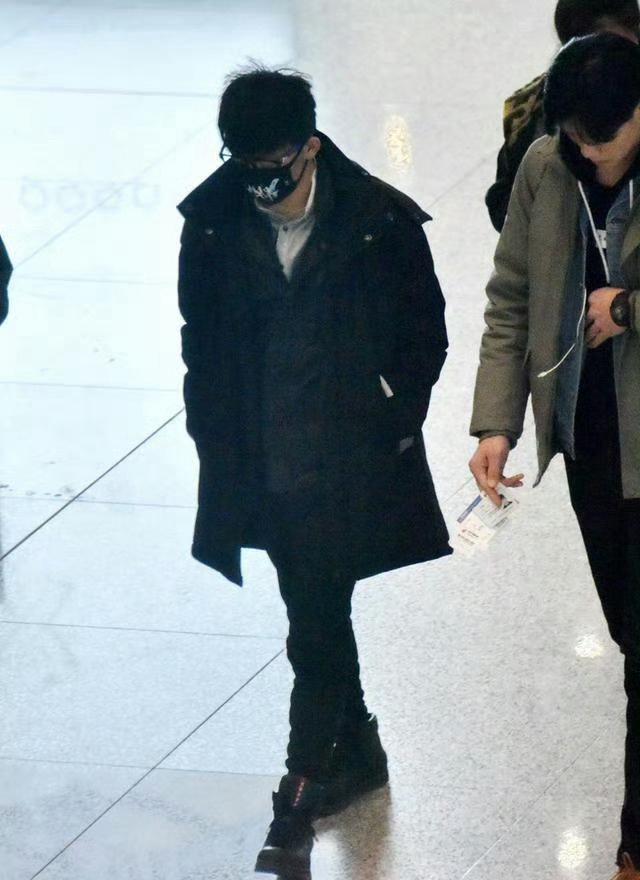 王宝强照片撞脸王一博？这届站姐真是摄影鬼才！最近有组王宝强的照片突然火了