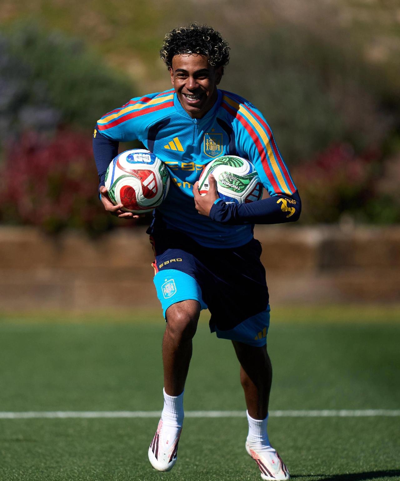 欧洲转会新闻发布会！★关心他，爱护他！西班牙足协确认不会在亚马尔身上冒险，将