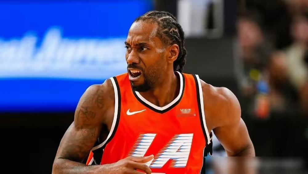 泰伦卢学聪明了第四节大胆弃用哈登、邓恩、大洛、柯林斯四大主力，让伦纳德带领一帮