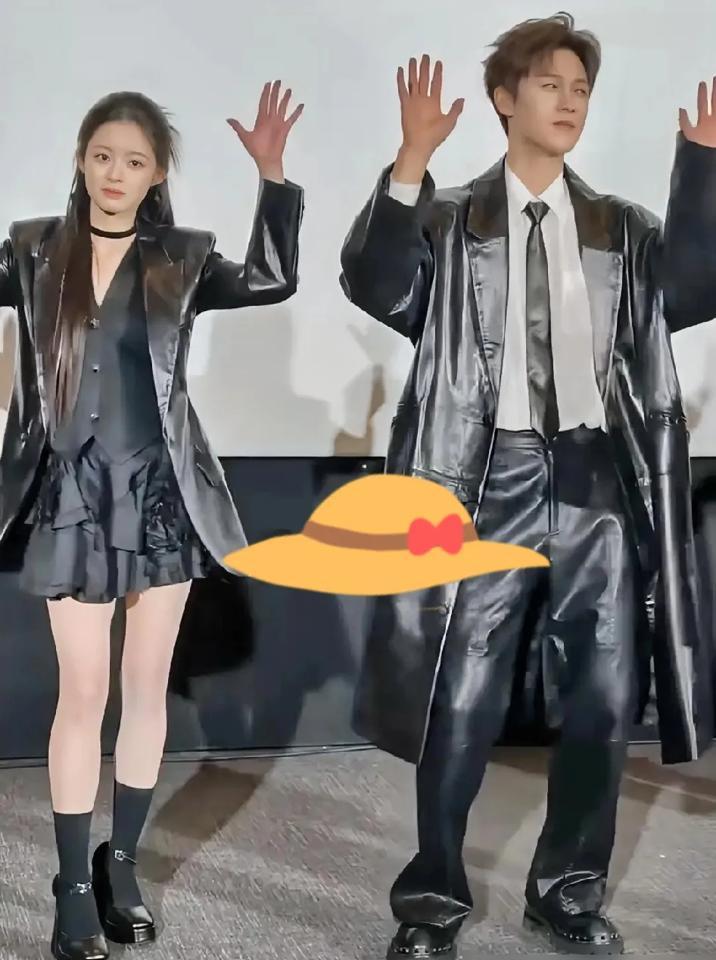 这对CP已经不是在演戏，是在印钞。你看《九重紫》里，他看她胡闹时那个眼神，不是