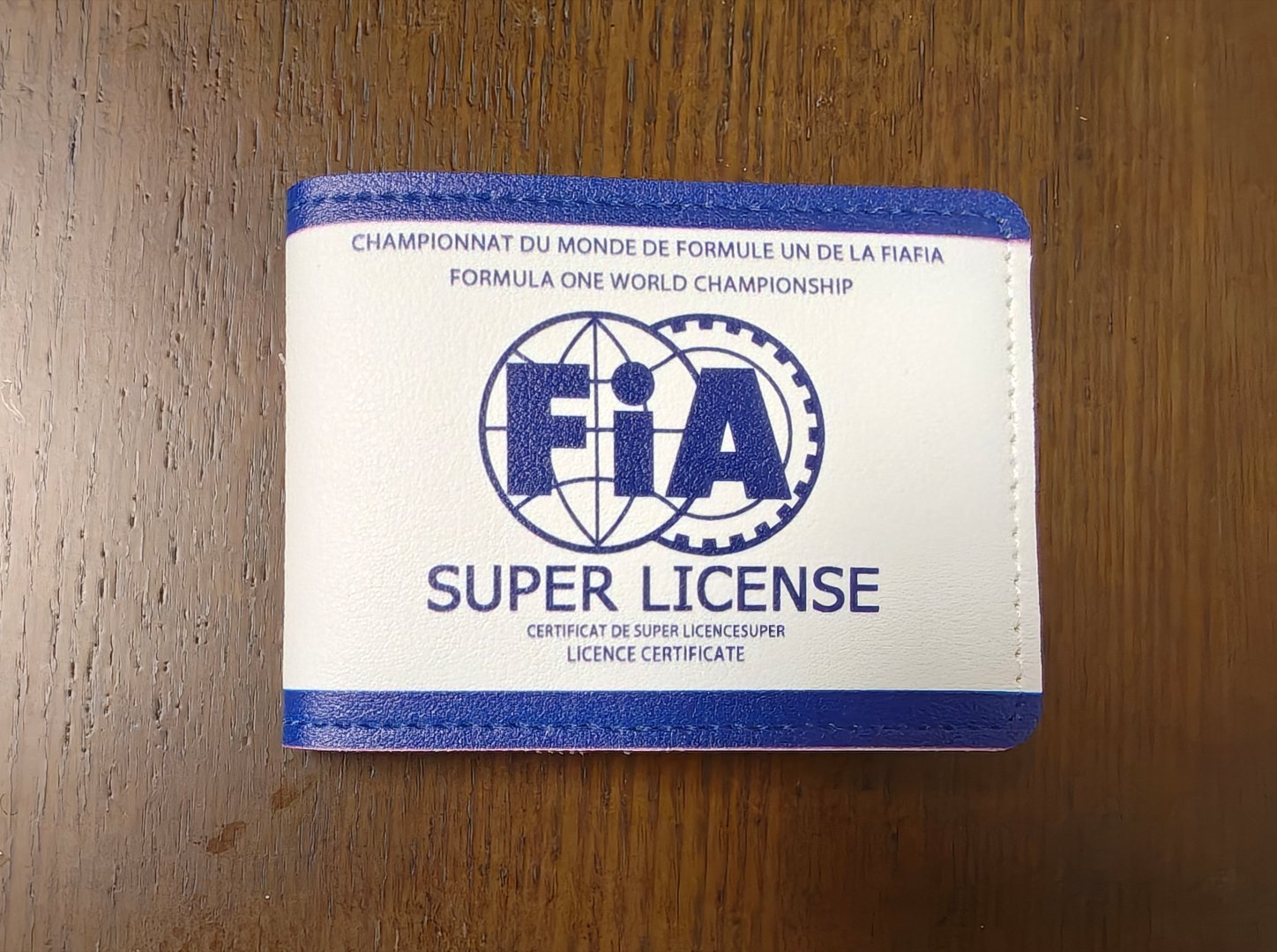 买了个非常名不副实的驾照套