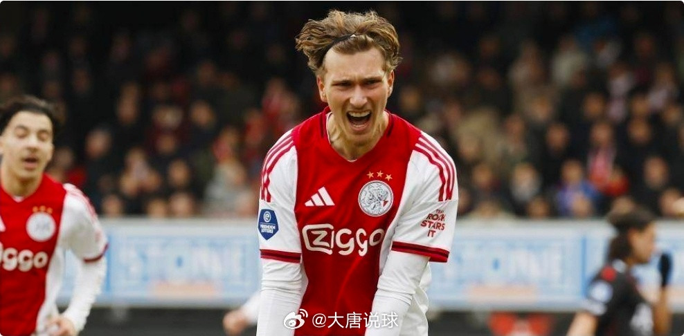 世体：巴萨等豪门密切关注阿贾克斯小将戈茨，贾府不急于出售据《世界体育报》消息，巴