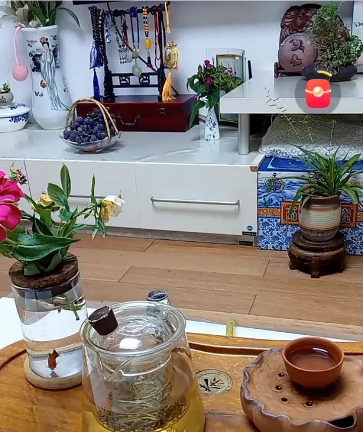 柴桑大姐今天播放了一段杜大娘说的话，进行了深刻的分析：大娘说老老实实做一个人，