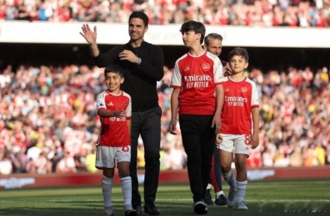 《镜报》报道，阿森纳主帅阿尔特塔的儿子加布里埃尔·阿尔特塔上周被征召进入阿森纳U