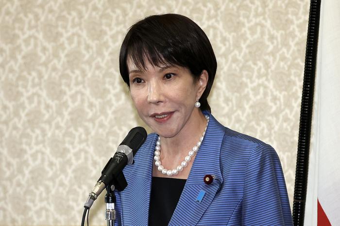 日本崩溃的速度让全世界都看傻了！社交平台上都在聊：日本已经踏入“下滑倒计时”，好