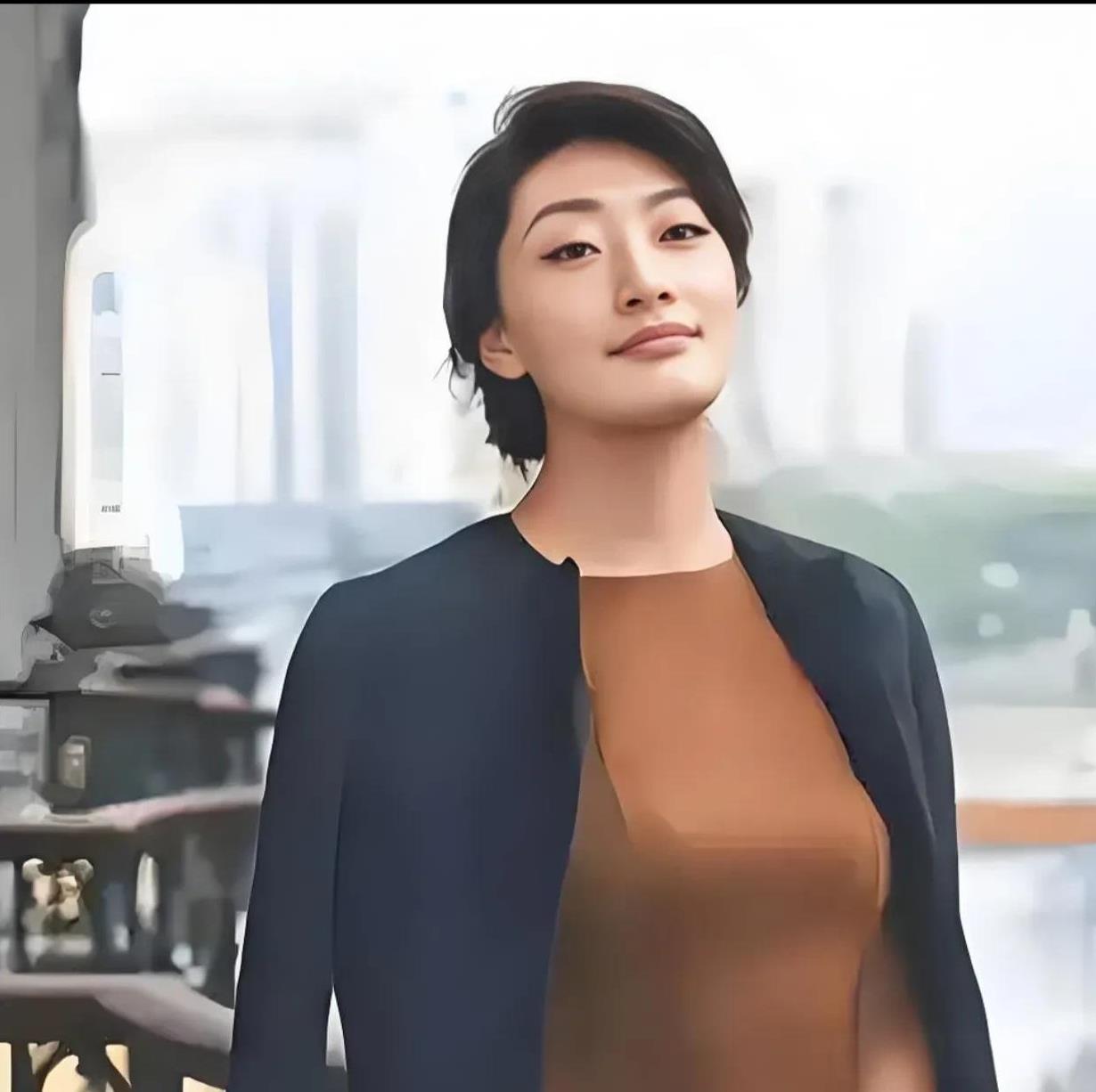 越挖越多，一直处于上风的宗大小姐今天被港媒挖出2009年曾用美国护照在香港买房并