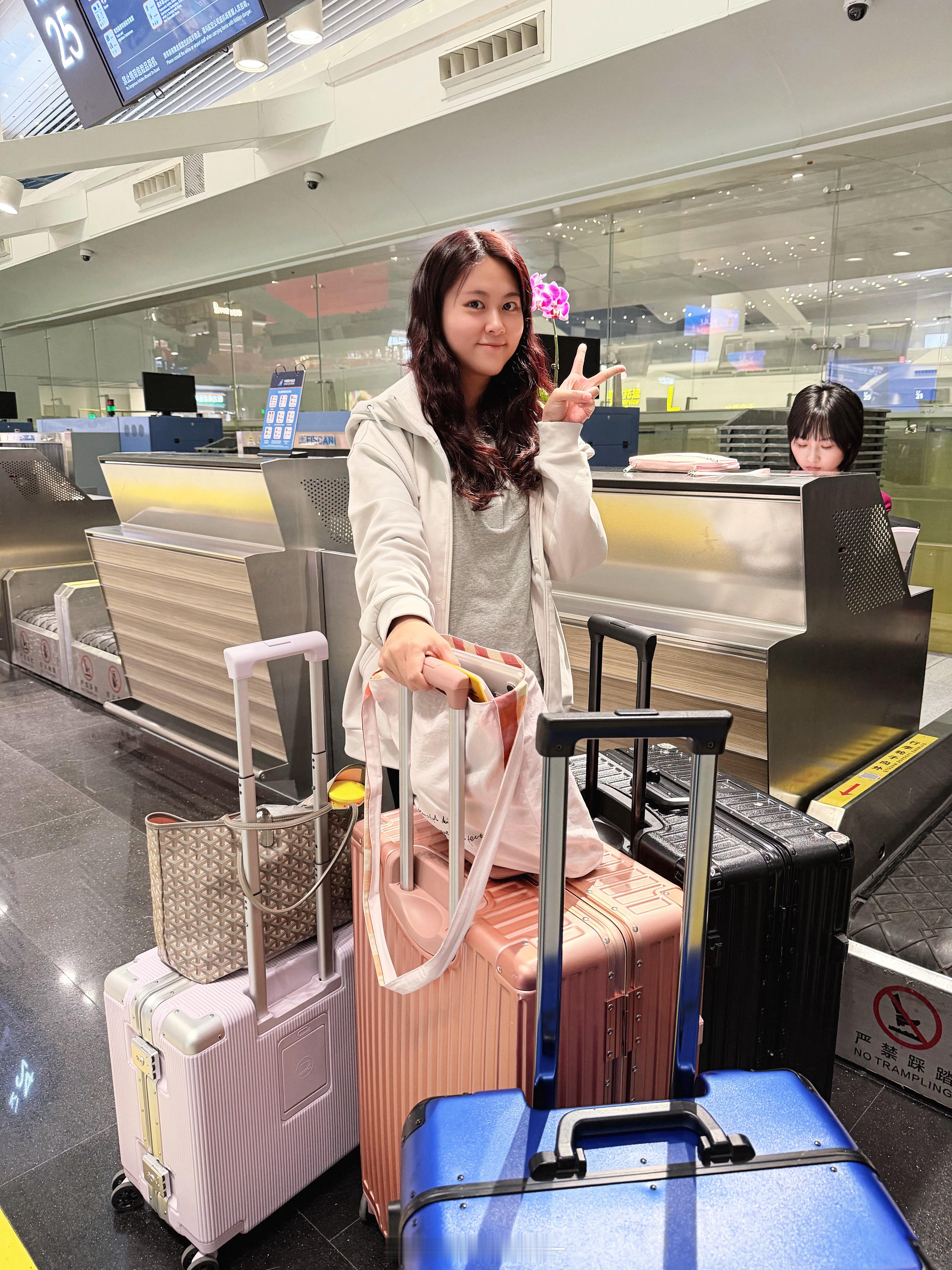 紧张的看完了比赛！可以放心上飞机啦！出去玩啦各位！