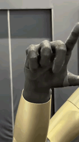 看来全球的人形机器人团队最近估计是彻夜难眠了，因为特斯拉最新展示了擎天柱机器人两