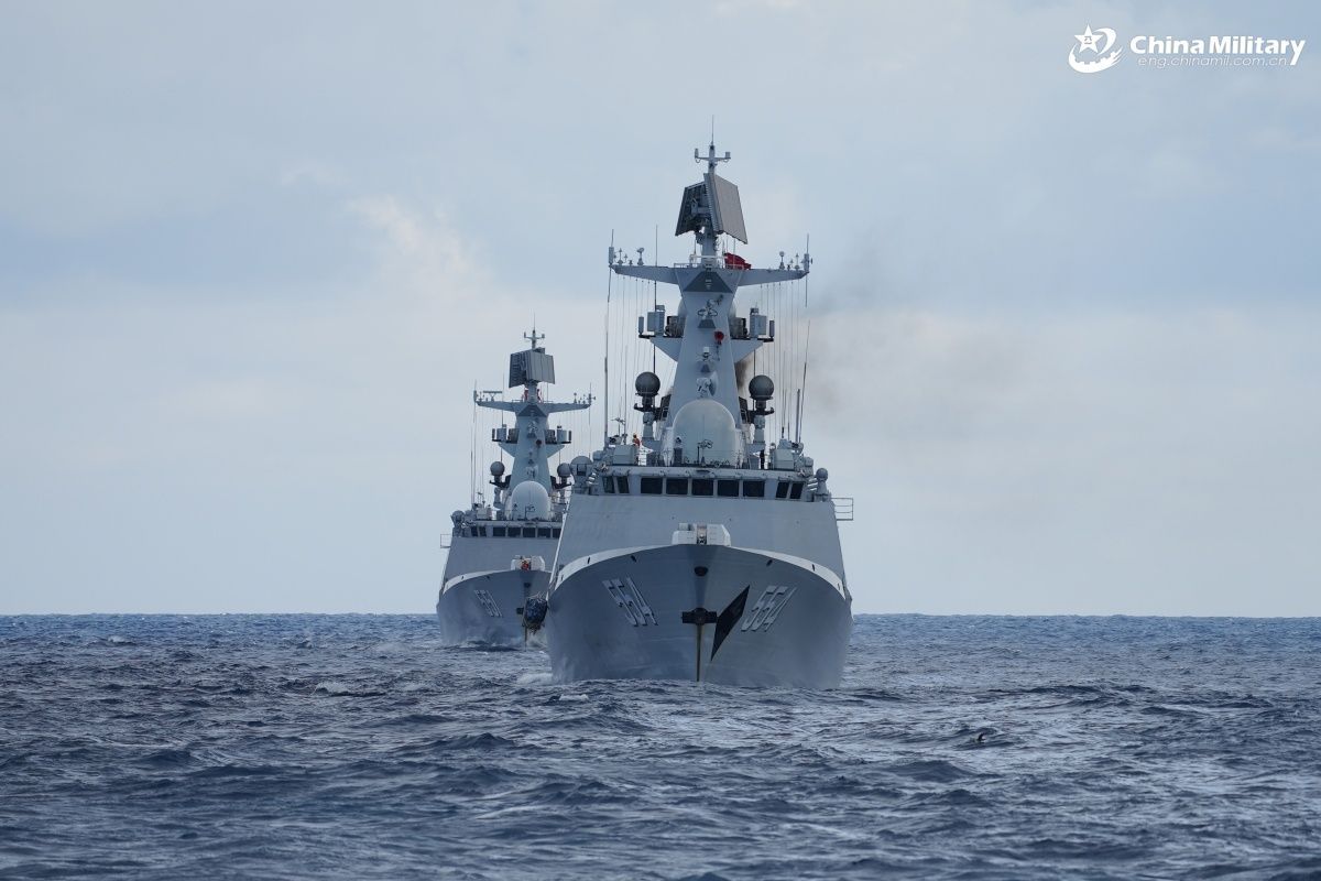 南部战区海军某护卫舰支队改进型054A护卫舰551巴彦淖尔舰、553郴州舰、55