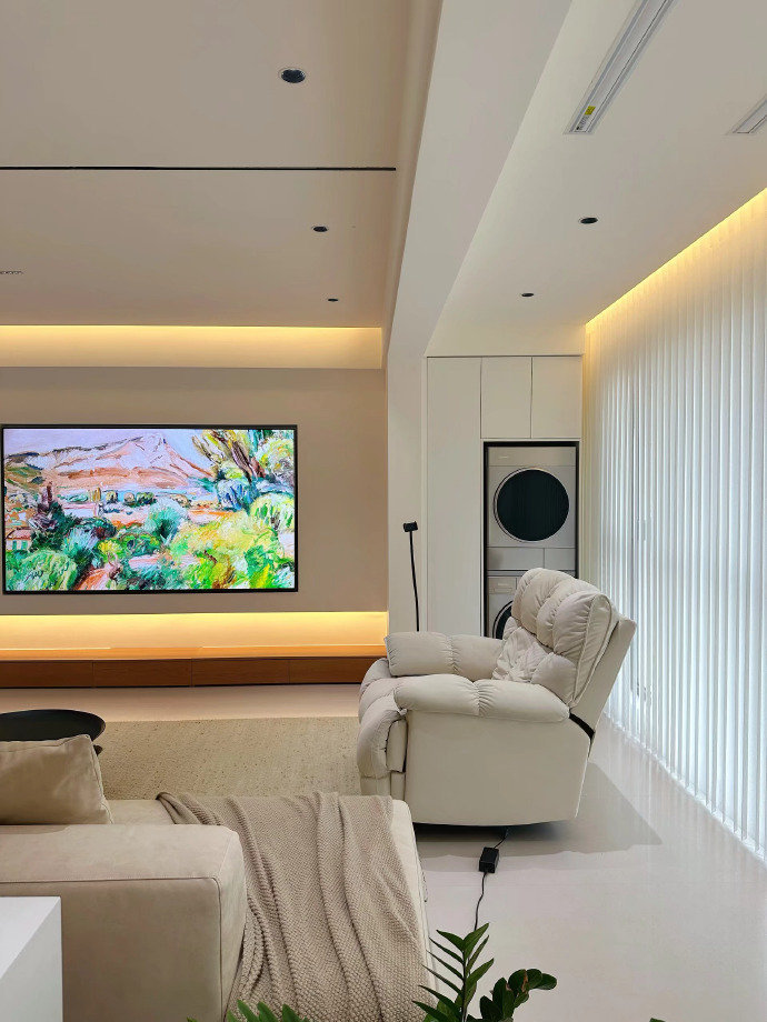 打通阳台和厨房后的横厅效果…室内110平奶油风给大家参考