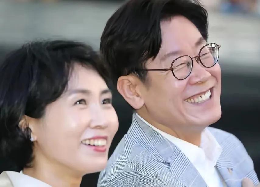 韩总统李在明成“无房户”，他把自己名下唯一的房子给低于市场10%价格卖了，不得不
