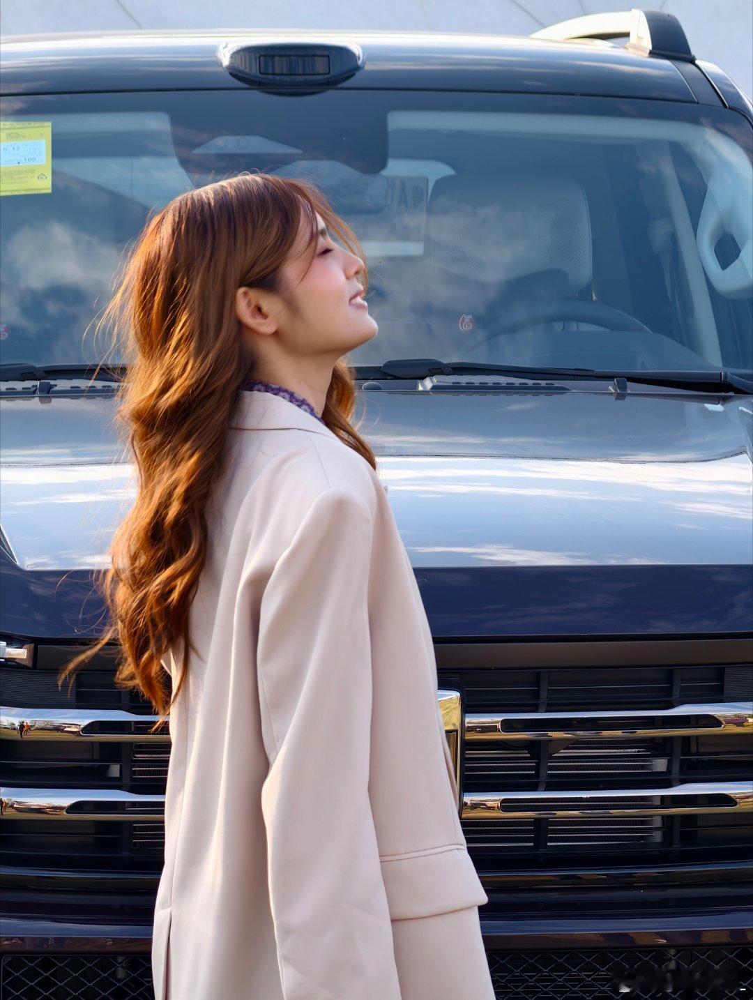 来参加坦克的交车仪式，发现坦克400的车主好多美女啊！！