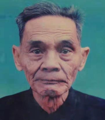 1988年，中国大陆和台湾正式开放探亲，台湾一位名叫叶依奎的地下党，混在探亲队伍