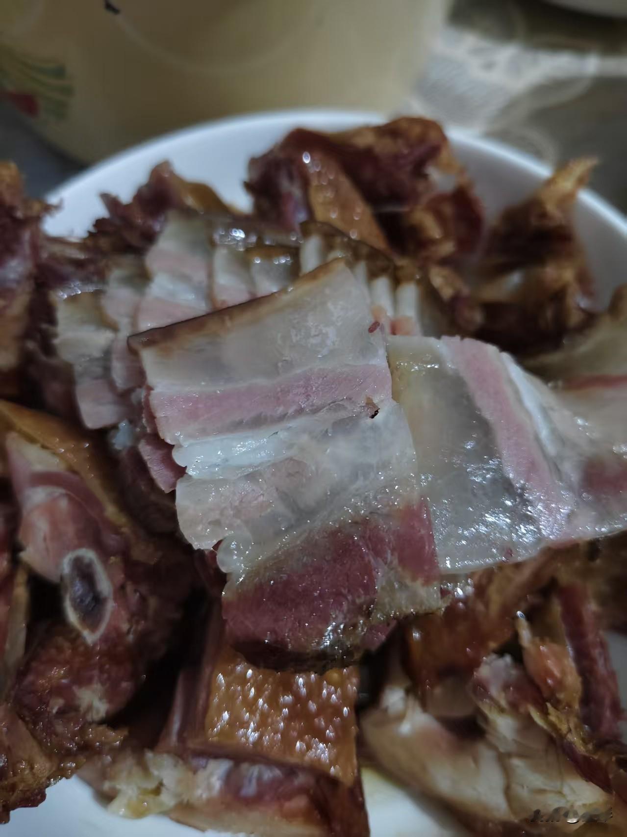 谁懂啊！这口四川腊肉直接香到我跺脚。[呲牙笑]今晚的硬菜必须是它！晶莹剔透的