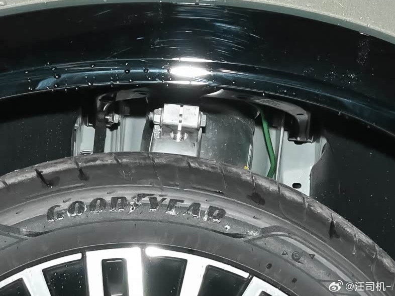 图1大众ID.ERA.9X图2智己LS9这两台车的前减振塔是不是共用的？