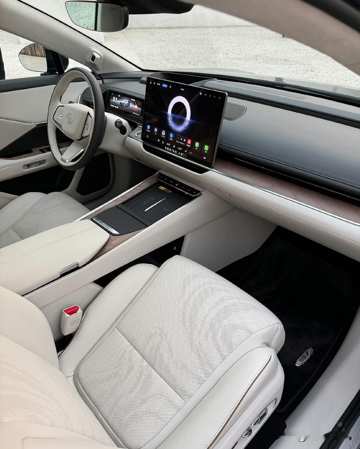 上周参加了广汽丰田铂智7的小型媒体沟通会。分享几个信息：1、旗舰纯电轿车配置