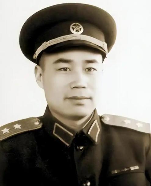 1973年，南京军区副参谋长王近山中将前往金寨视察，顺道去往第12军某部医院看看