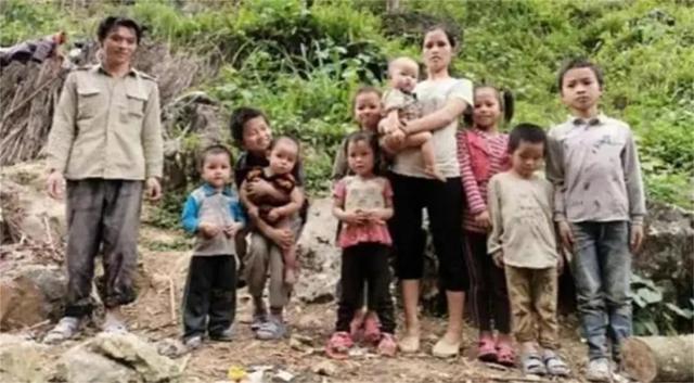 广西深山90后夫妻12年狂生10娃，月入4000被骂“不负责任”，政府帮扶逆袭引
