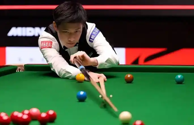 赵心童连续夺香港大奖赛和球员锦标赛二冠，大累了，加上感冒咳嗽没好，建议他3月15