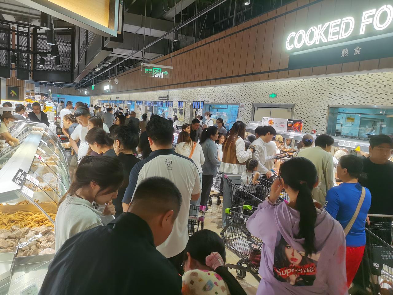 假期过了，听说“景点”人不多了，终于可以去从容地逛逛了！耳听为虚，