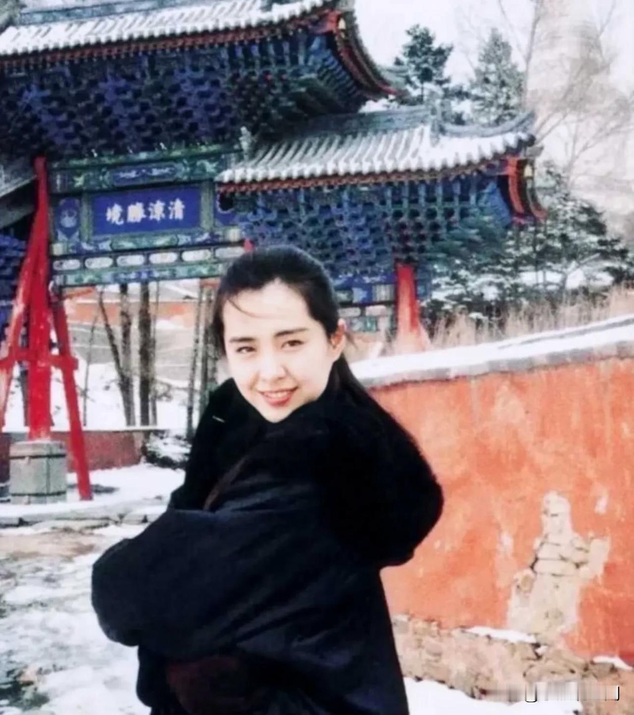 1992年，王祖贤在山西五台山！她跟随《画皮》剧组来到山西五台山取景。