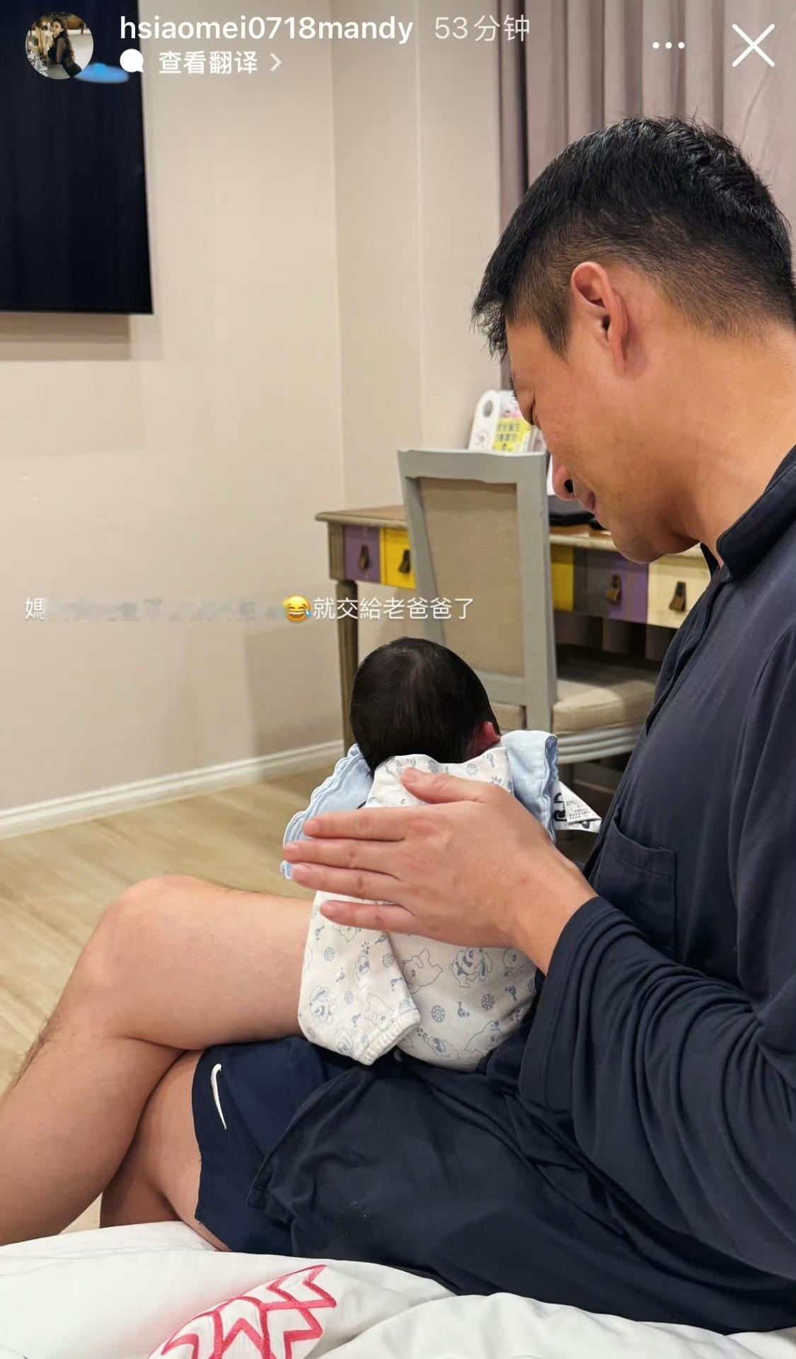 马筱梅好福气，喂奶拍嗝都不用她来做，照顾孩子的事，老公汪小菲全部承包。​​​