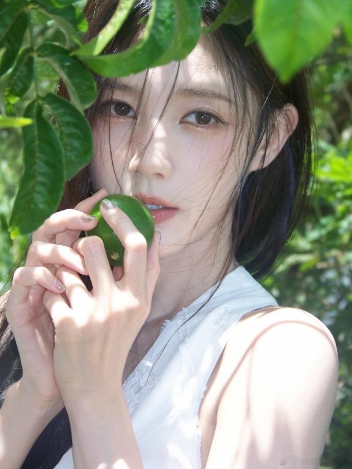 李一桐顶光的神李一桐纯真的笑容永远是我们心目中最好的笑容[比心]顶光下的