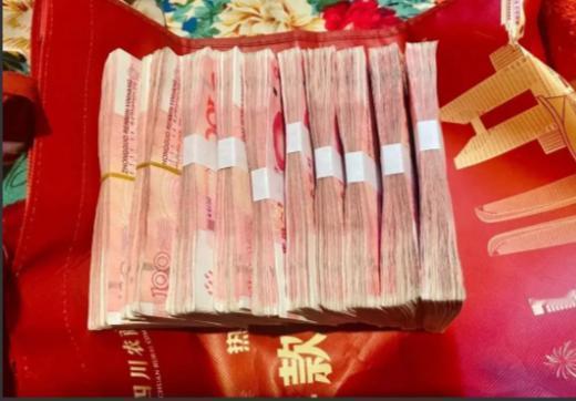山东淄博，一小伙借钱凑了10万元彩礼结婚，可婚后却发现妻子还与她前男友联系，气得