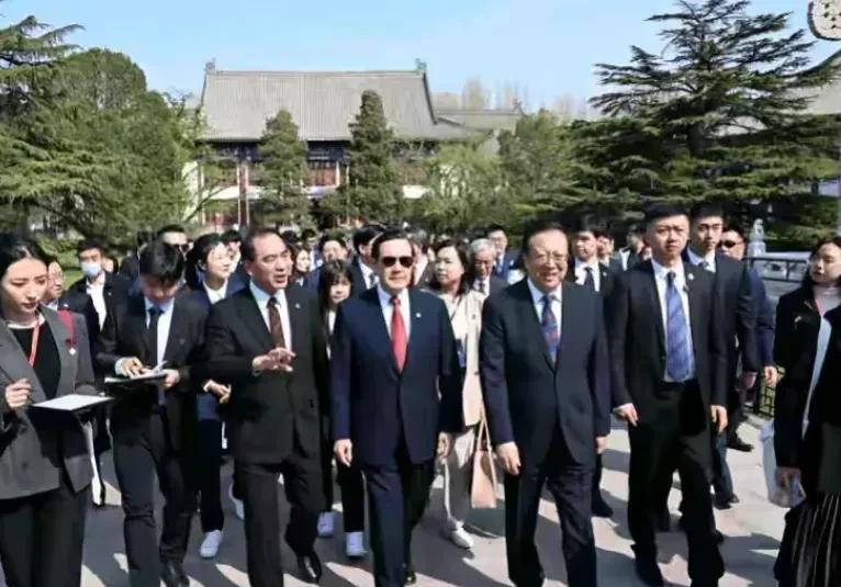 马英九空转一圈回去了！这次“小马哥”来大陆访问，不光带了“大九学堂”学员，还有台