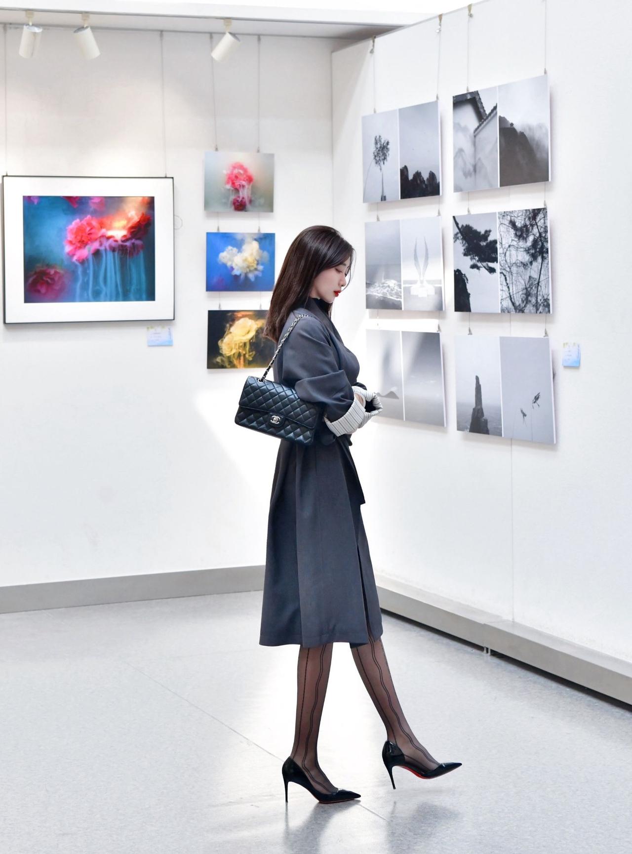 新岁序开，前路纵有未知与波澜，我亦愿怀揣温柔，步步生花，在时光里从容镌刻独属于自